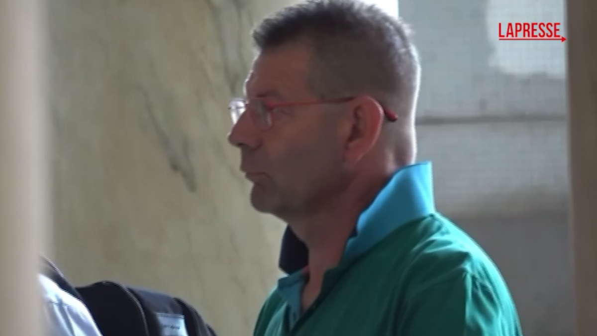 Strage Paderno Dugnano, Riccardo Chiaroni lascia il tribunale dopo la condanna