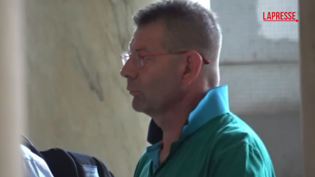 Strage Paderno Dugnano, Riccardo Chiaroni lascia il tribunale dopo la condanna Strage Paderno Dugnano, Riccardo Chiaroni lascia il tribunale dopo la condanna