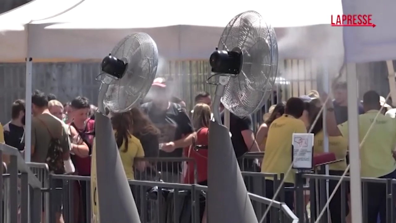 Roma, la Capitale soffoca per il caldo: weekend da bollino rosso Roma, la Capitale soffoca per il caldo: weekend da bollino rosso
