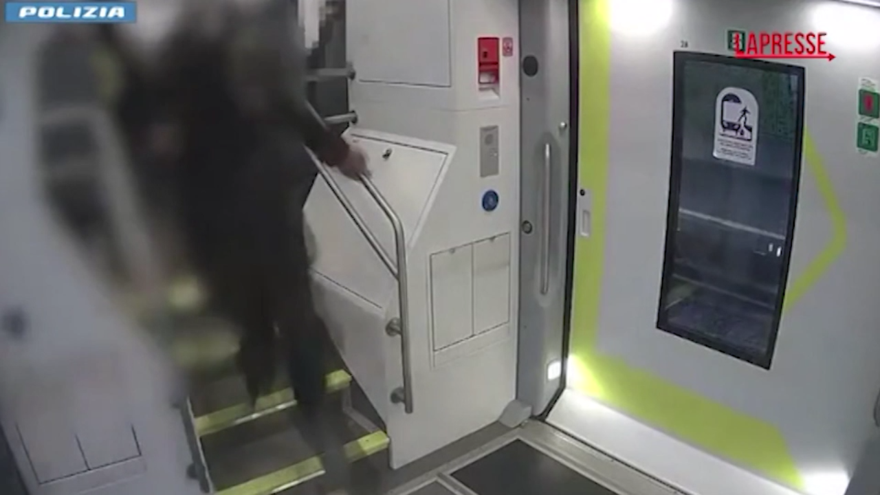 lecco rapinavano passeggeri sui treni arrestati due minorenni