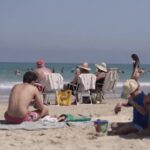 Israele-Iran, la vita a Tel Aviv torna alla normalità: spiaggia affollata e jogging sul lungomare