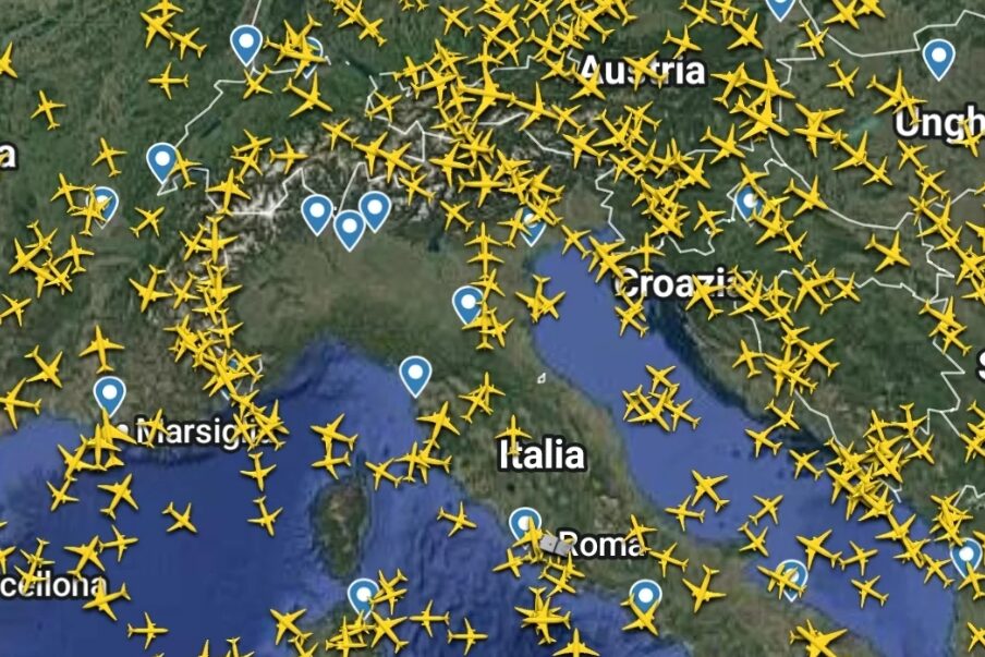Sospesi tutti i voli aerei negli aeroporti del nordovest per un guasto Sospesi tutti i voli aerei negli aeroporti del nordovest per un guasto