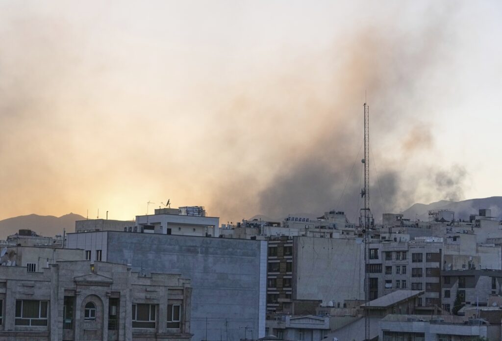 Guerra Iran Israele, esplosioni nella notte a Teheran: attivata contraerea Guerra Iran Israele, esplosioni nella notte a Teheran: attivata contraerea