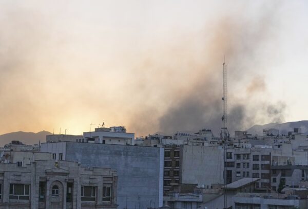 Guerra Iran-Israele, esplosioni nella notte a Teheran: attivata contraerea