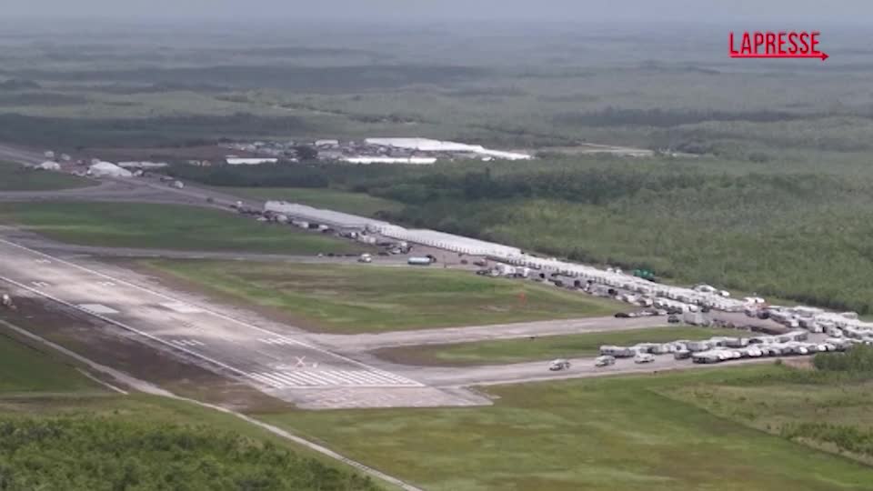 Alligator Alcatraz, la struttura dove gli immigrati saranno circondati da coccodrilli: le immagini dal drone Alligator Alcatraz, la struttura dove gli immigrati saranno circondati da coccodrilli: le immagini dal drone