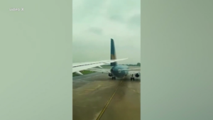 Vietnam, incidente in pista ad Hanoi: Boeing trancia coda di un altro aereo