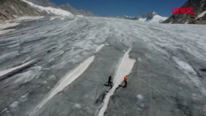 Allarme ghiacciai anche in Svizzera: “Hanno i buchi come il nostro formaggio”