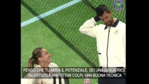Djokovic e Sabalenka scherzano fuori dal campo. Lui: “Ti manca intensità”. Lei: “Non sei più il mio giocatore preferito”