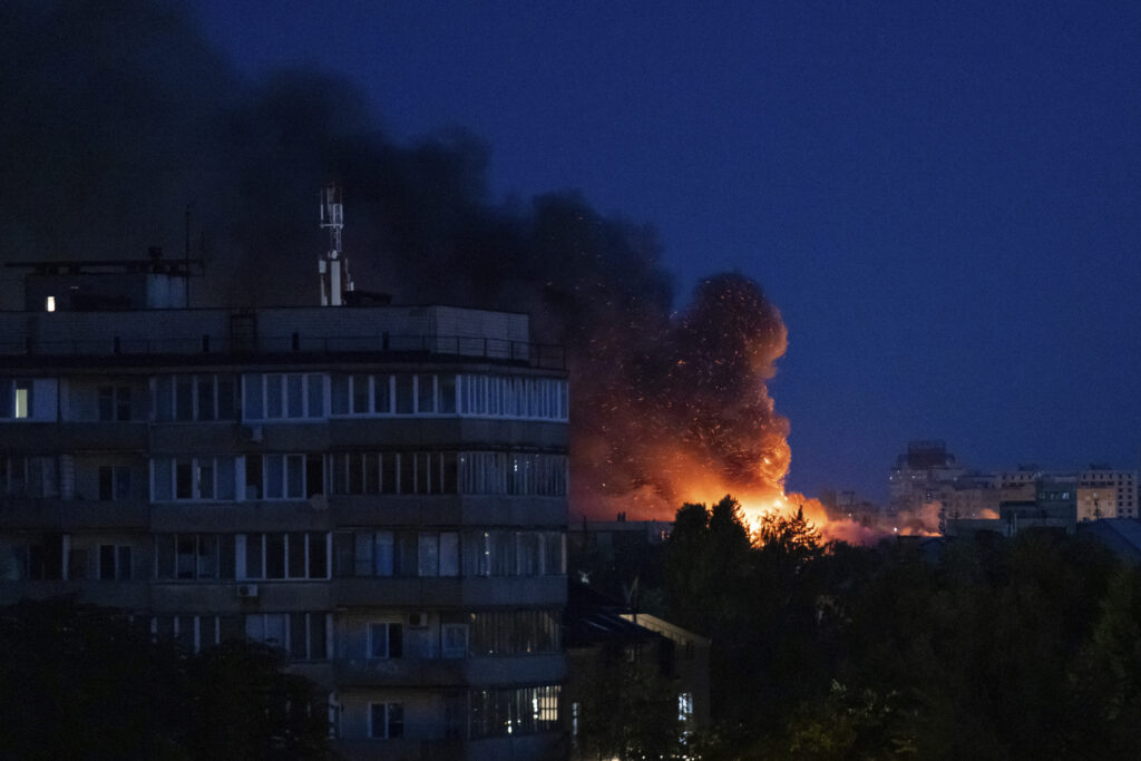 Ucraina, raid russi nella notte. Zelensky: “Non si fermeranno finché non sferreranno attacchi massicci” Ucraina, raid russi nella notte. Zelensky: “Non si fermeranno finché non sferreranno attacchi massicci”