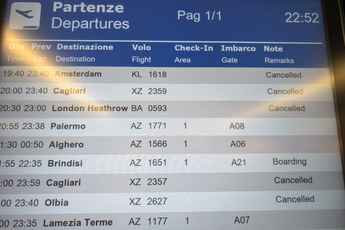 Caos voli Nordovest, le associazioni dei consumatori sul piede di guerra