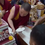 Gli esuli tibetani festeggiano il 90° compleanno del Dalai Lama