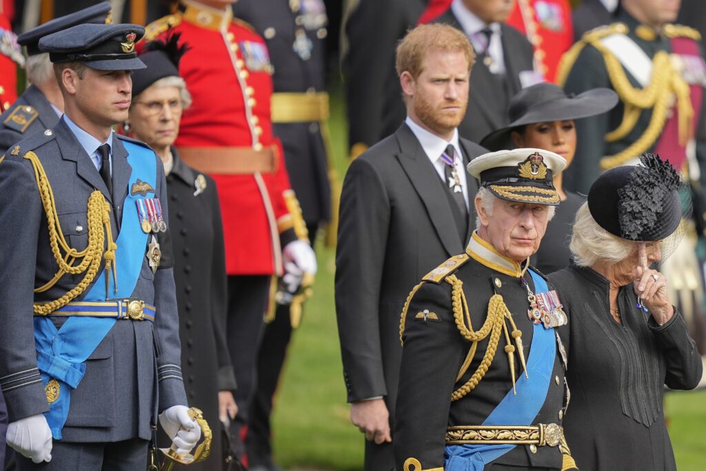 Re Carlo vuole Harry, Meghan e i figli al suo funerale Re Carlo vuole Harry, Meghan e i figli al suo funerale