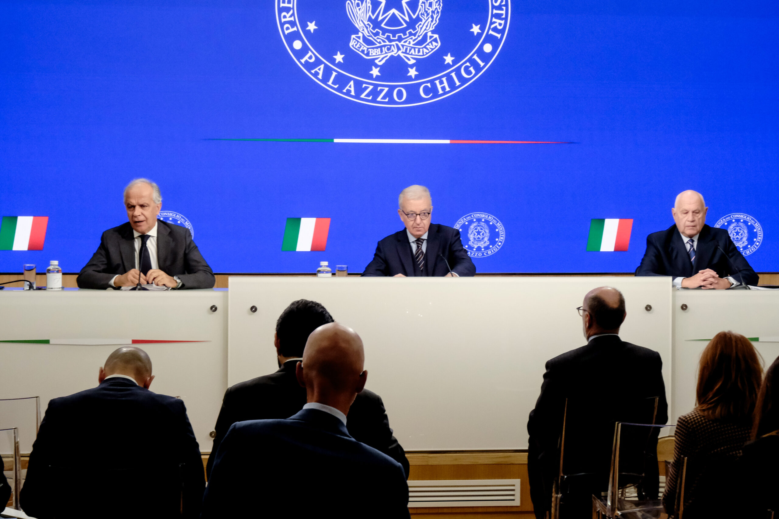 Ok del Cdm al decreto flussi, 500mila nuovi arrivi Ok del Cdm al decreto flussi, 500mila nuovi arrivi