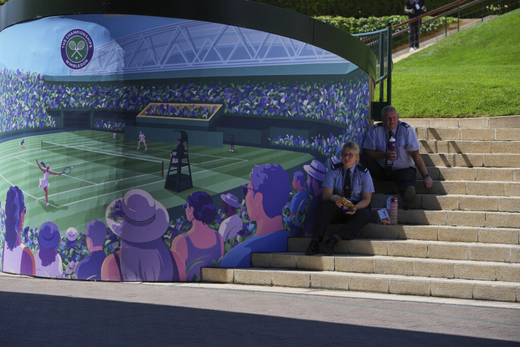 wimbledon 2025 il programma del primo giorno gli italiani in campo oggi e dove vederli