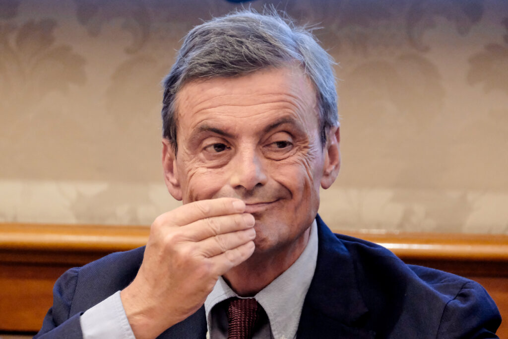 Pride Budapest, Calenda: “La Russa antitotalitario? Butti quel ca**o di busto del Duce” Pride Budapest, Calenda: “La Russa antitotalitario? Butti quel ca**o di busto del Duce”