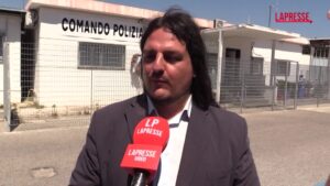 Terremoto ai Campi Flegrei, cede costone a Bacoli: le immagini dell’isolotto di Punta Pennata