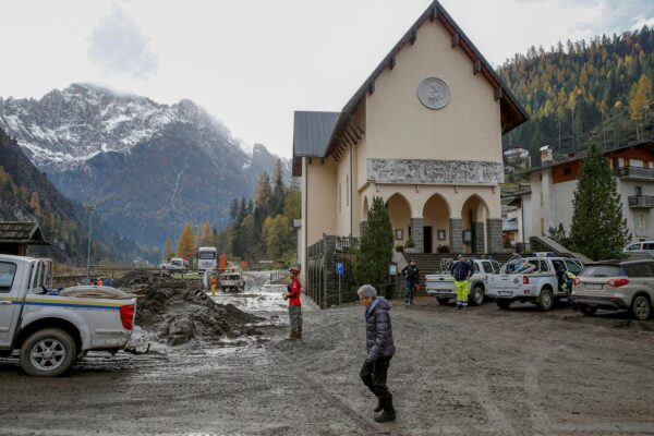 Cogne isolata, frana oggi a un anno dall’alluvione: strada chiusa