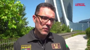 Collassa l’insegna Generali della Torre Hadid a Milano, Grampella: “Cause del cedimento non ancora chiare”