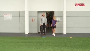 Regno Unito, principe William fa visita alla nazionale femminile inglese di calcio
