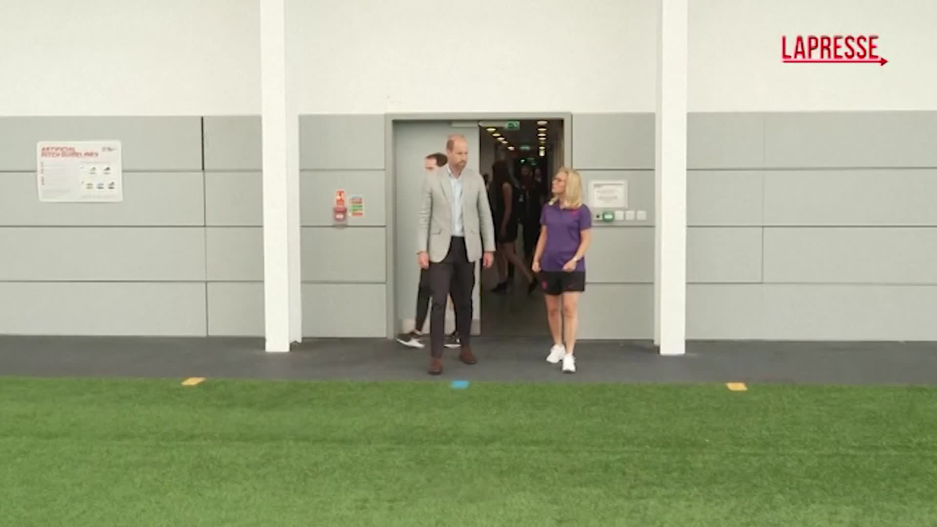 Regno Unito, principe William fa visita alla nazionale femminile inglese di calcio Regno Unito, principe William fa visita alla nazionale femminile inglese di calcio