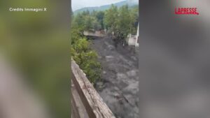 Maltempo a Bardonecchia, esonda il rio Frejus: le immagini del fiume di fango