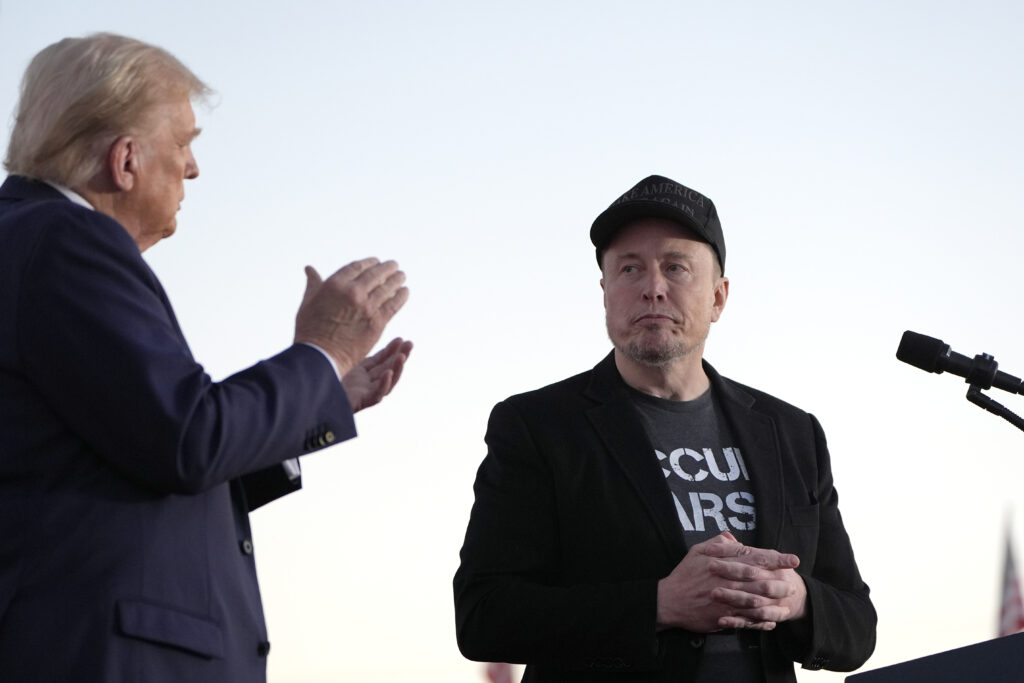 Trump minaccia Elon Musk: “Senza sussidi dovrebbe tornare in Sudafrica” Trump minaccia Elon Musk: “Senza sussidi dovrebbe tornare in Sudafrica”