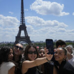 Caldo record in Francia, Torre Eiffel chiude in anticipo. Tgv con Italia sospesi