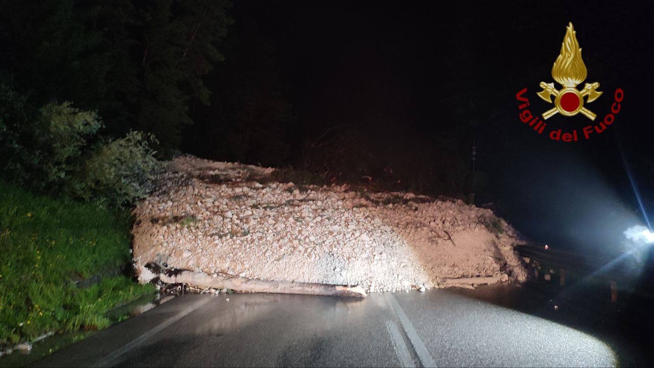 Frana a San Vito di Cadore, chiusa la statale 51 Frana a San Vito di Cadore, chiusa la statale 51