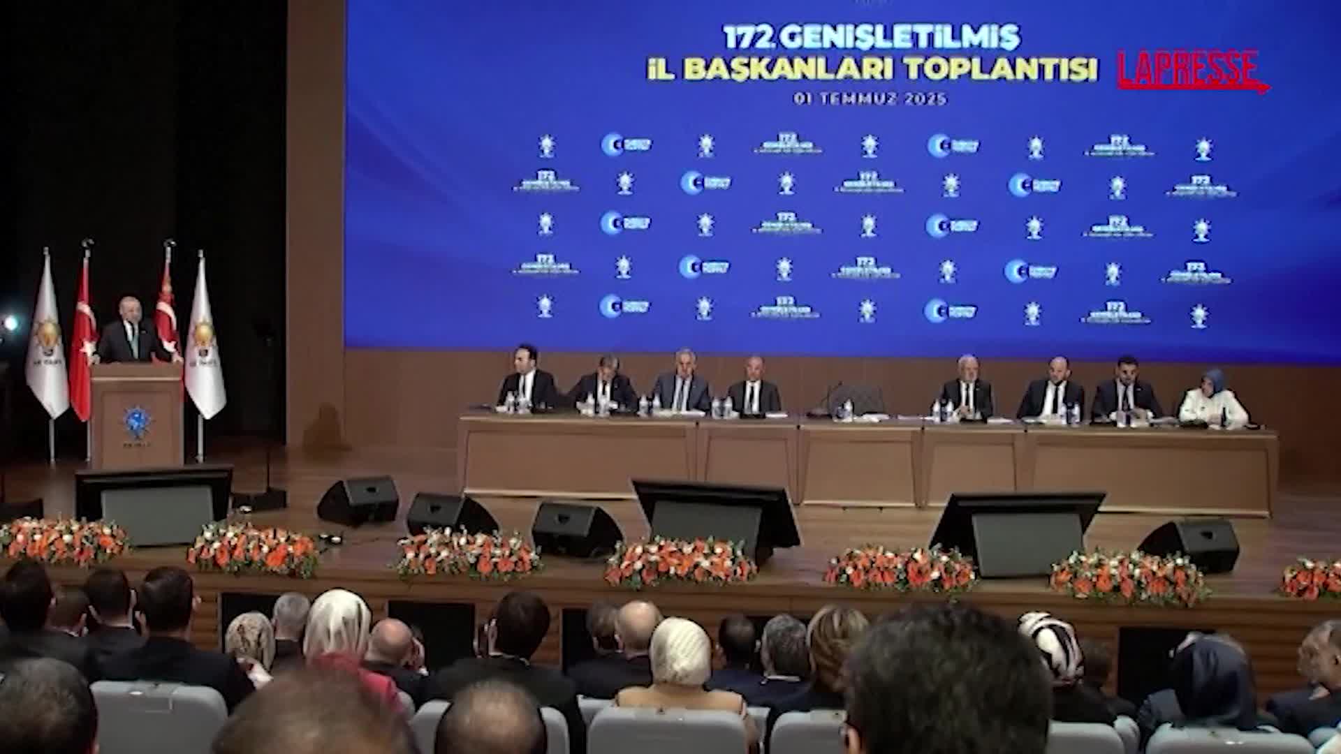 Turchia, Erdogan contro una vignetta satirica su Maometto: “I responsabili ne risponderanno” Turchia, Erdogan contro una vignetta satirica su Maometto: “I responsabili ne risponderanno”