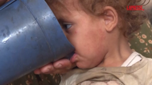 A Gaza dopo la mancanza di cibo e acqua arriva il caldo torrido: bimbi a rischio morte per sete