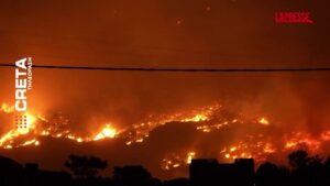 Creta, incendio devastante sull’isola: evacuati case e hotel