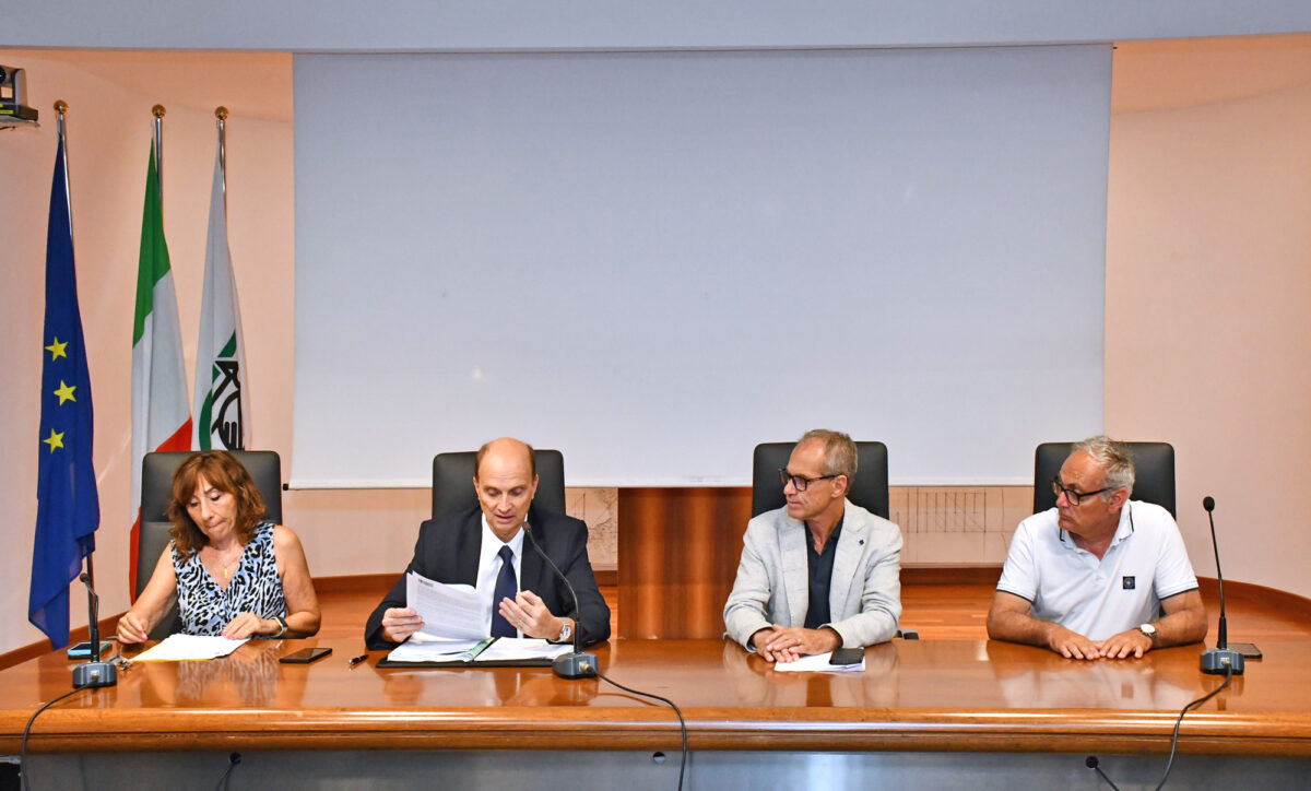Marche, Regione ha firmato l’ordinanza di sospensione lavoro all’aperto
