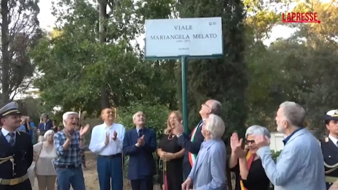 Roma, inaugurata la targa per Mariangela Melato a Villa Borghese