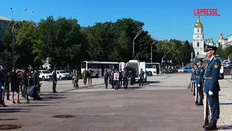 Ucraina, a Kiev commozione ai funerali di un pilota di caccia