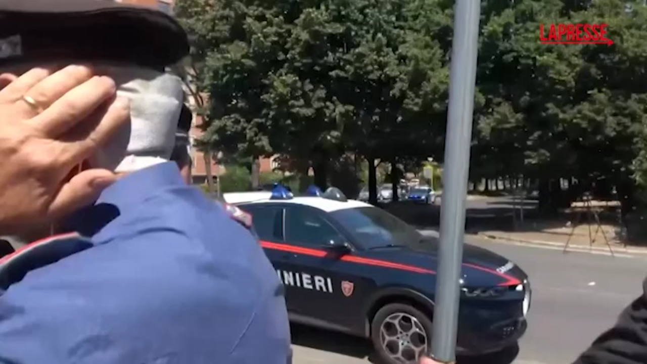 Esplosione Roma, il carabiniere ferito nei soccorsi: “Sembrava uno scenario di guerra” Esplosione Roma, il carabiniere ferito nei soccorsi: “Sembrava uno scenario di guerra”