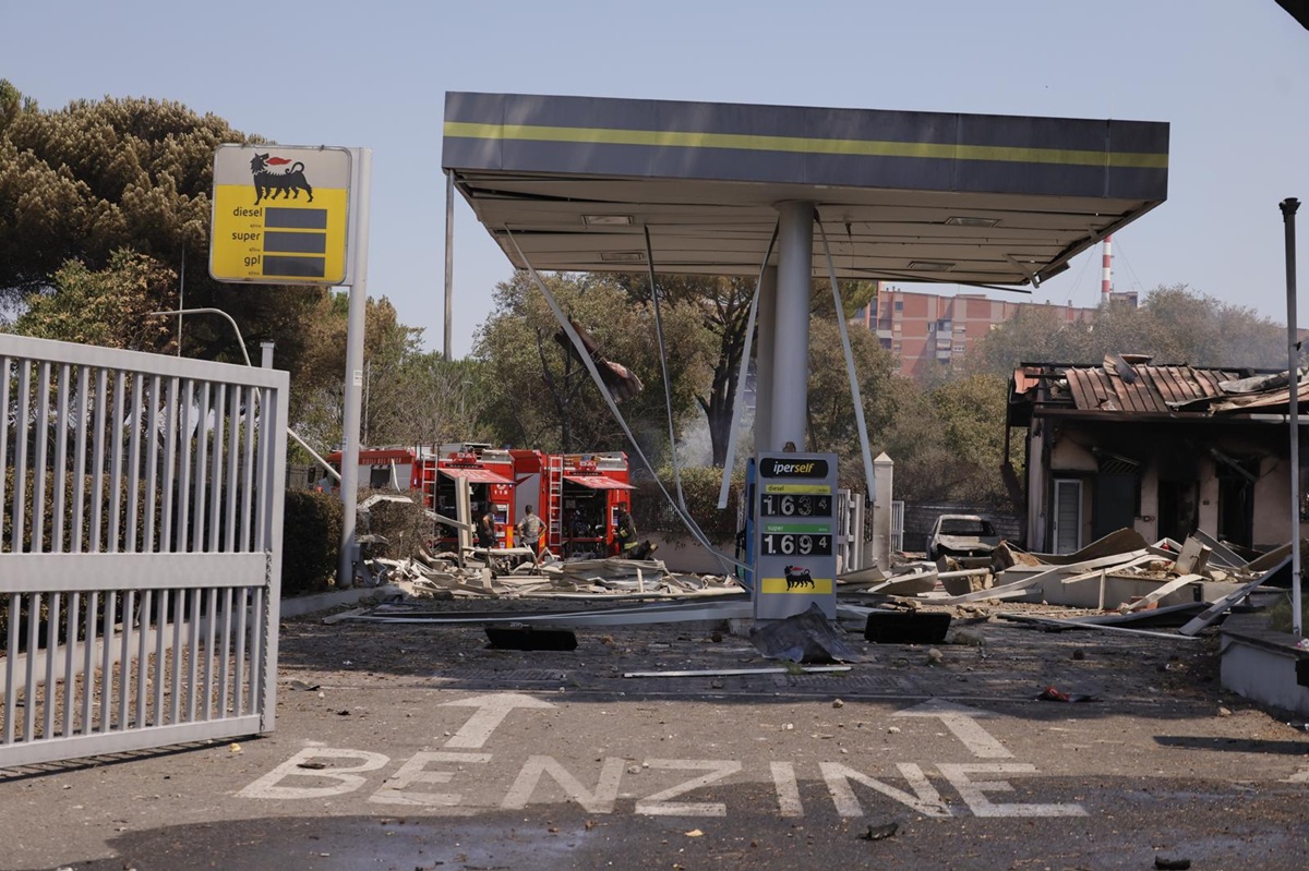 Roma, esplode cisterna in un distributore di Gpl: 50 feriti, due sono gravi