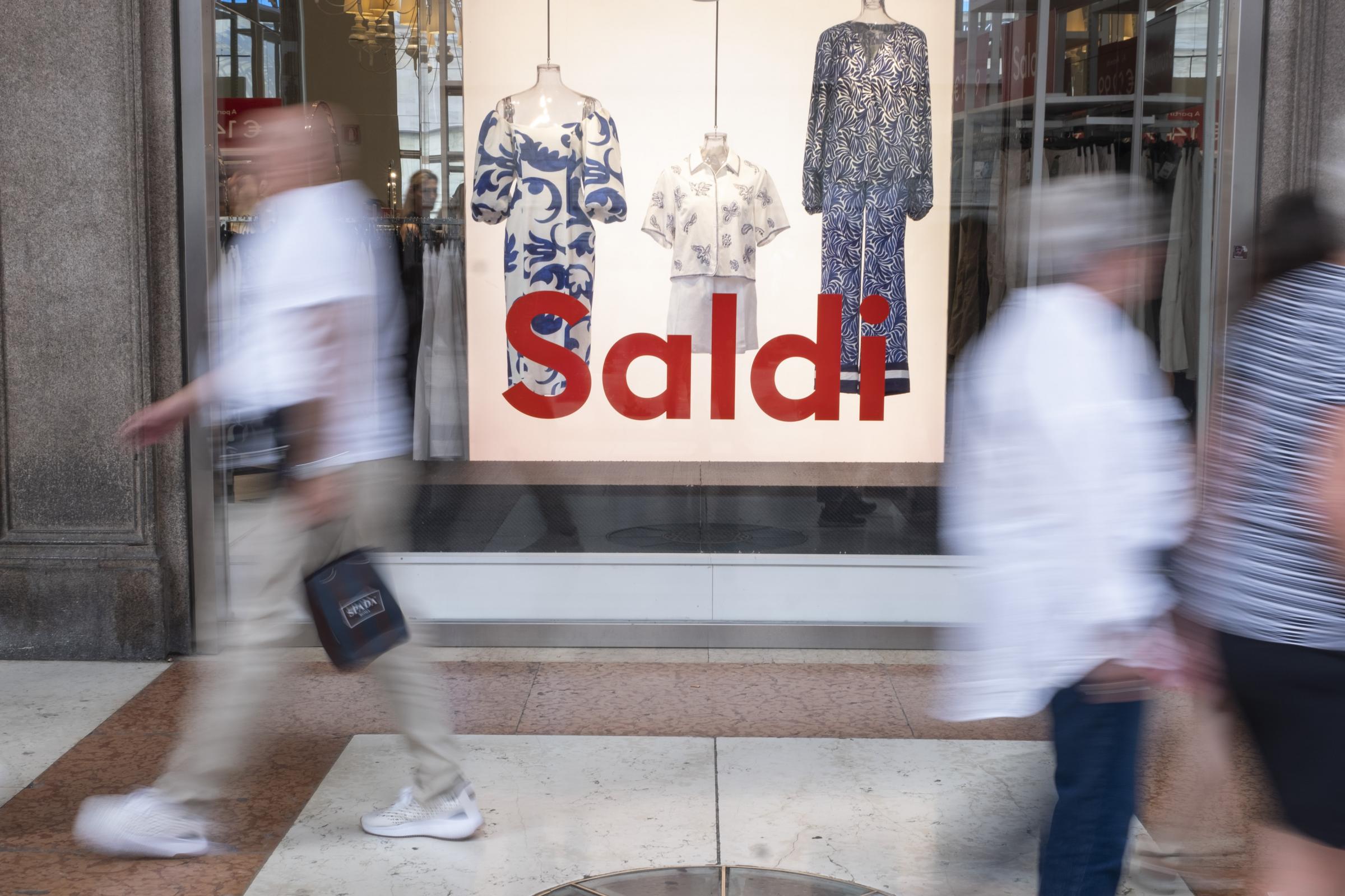 Saldi estivi 2025: quando iniziano, cosa compreranno gli italiani