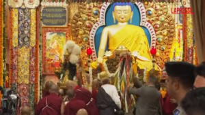 India, il Dalai Lama e la preghiera di lunga vita per i suoi 90 anni: le immagini