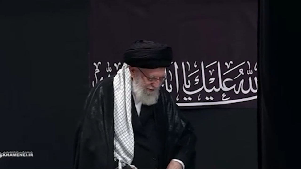 Iran, Khamenei riappare in pubblico per prima volta dopo la guerra con Israele Iran, Khamenei riappare in pubblico per prima volta dopo la guerra con Israele