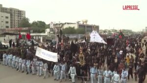 Pakistan, i musulmani sciiti commemorano l’Ashur