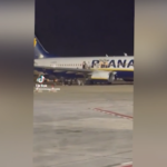 Incendio su volo Ryanair a Palma di Maiorca: i passeggeri si lanciano dalle uscite d’emergenza