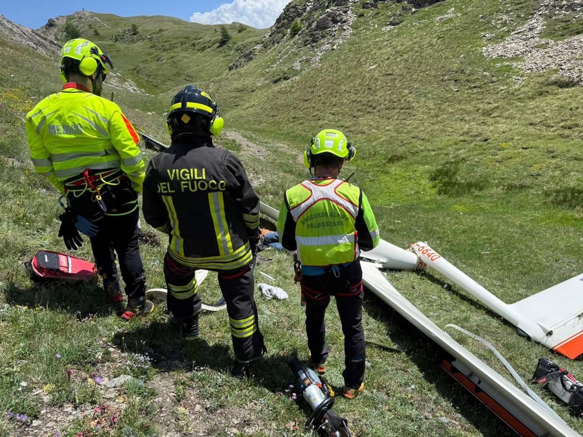Aliante precipita in Valle d’Aosta, morto il pilota