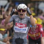 Tour de France 2025, Philipsen vince in volata ed è prima maglia gialla