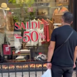 Roma, primo giorno di saldi: il caldo torrido non frena gli acquisti