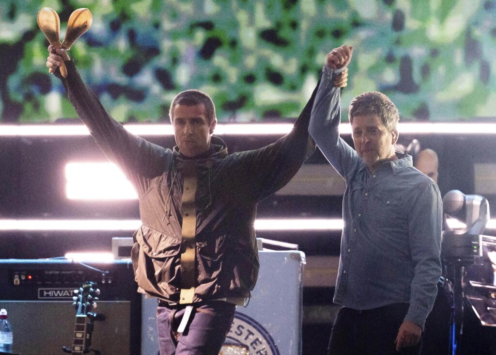 Oasis Live ’25, 70mila fan in delirio celebrano il ritorno di Liam e Noel Gallagher Oasis Live ’25, 70mila fan in delirio celebrano il ritorno di Liam e Noel Gallagher
