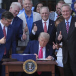 Donald Trump firma legge di bilancio ‘Big beautiful bill’