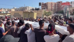 Gaza, i funerali dei palestinesi uccisi negli attacchi israeliani