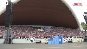 Estonia, coro di 21mila persone esegue i canti tradizionali che ispirarono la Rivoluzione Cantata contro l’Urss