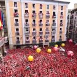 Pamplona, inizia la festa di San Fermin: migliaia in piazza prima della corsa dei tori