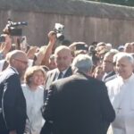 Papa Leone XIV arriva a Castel Gandolfo: “Trascorrerò un periodo di vacanza”